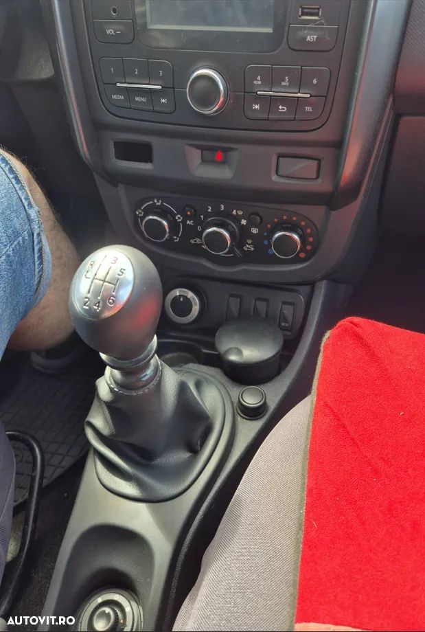 Dacia Duster 1.6 4x4 Laureate - 4