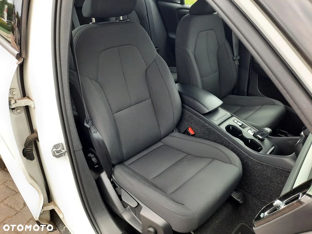 Volvo XC 40 T3 Momentum - 25