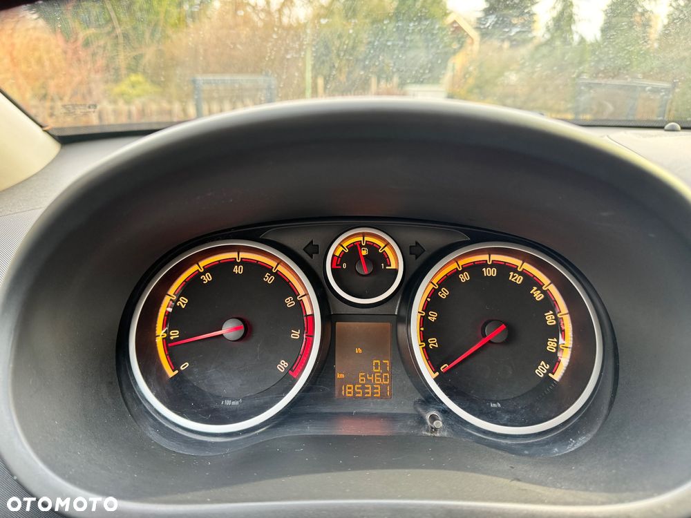 Opel Corsa 1.4 16V Cosmo - 3