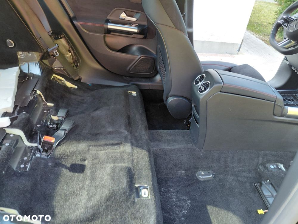 Mercedes-Benz GLA - 16