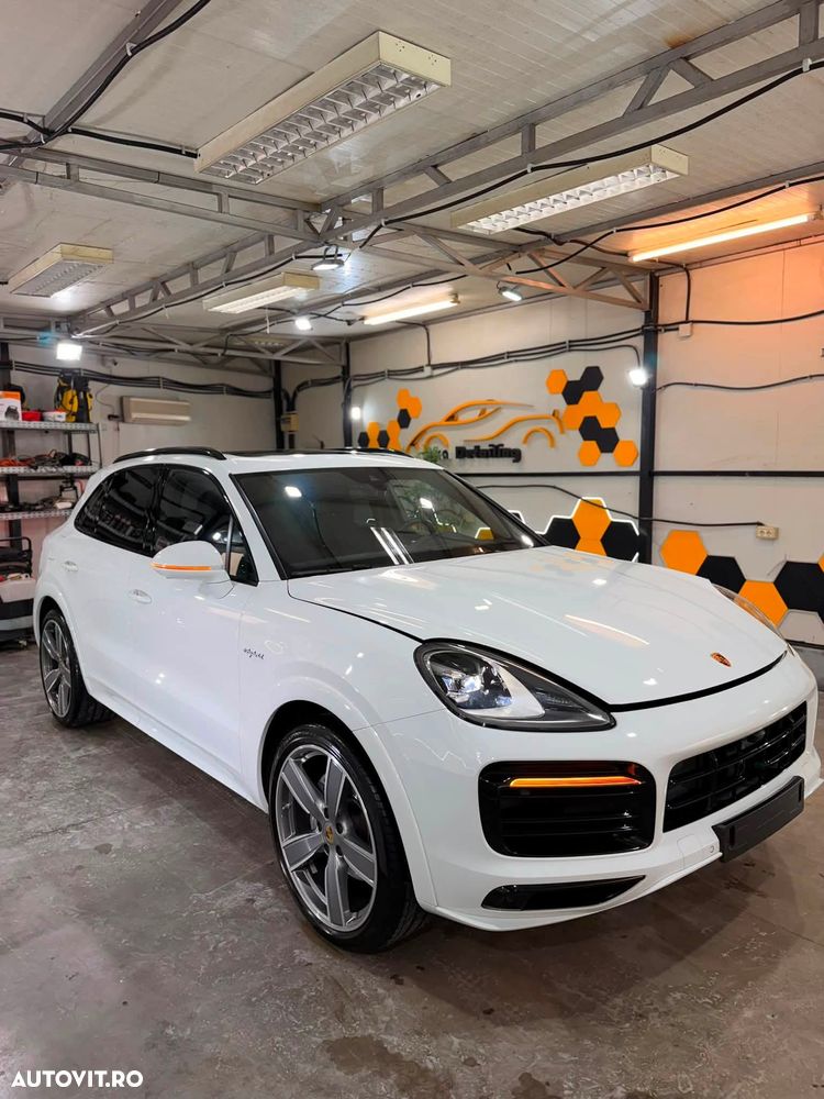 Porsche Cayenne E-Hybrid - 1
