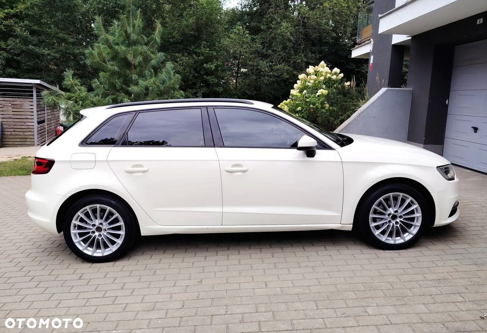 Audi A3 Sportback 1.4 TFSI S tronic Ambiente - 5