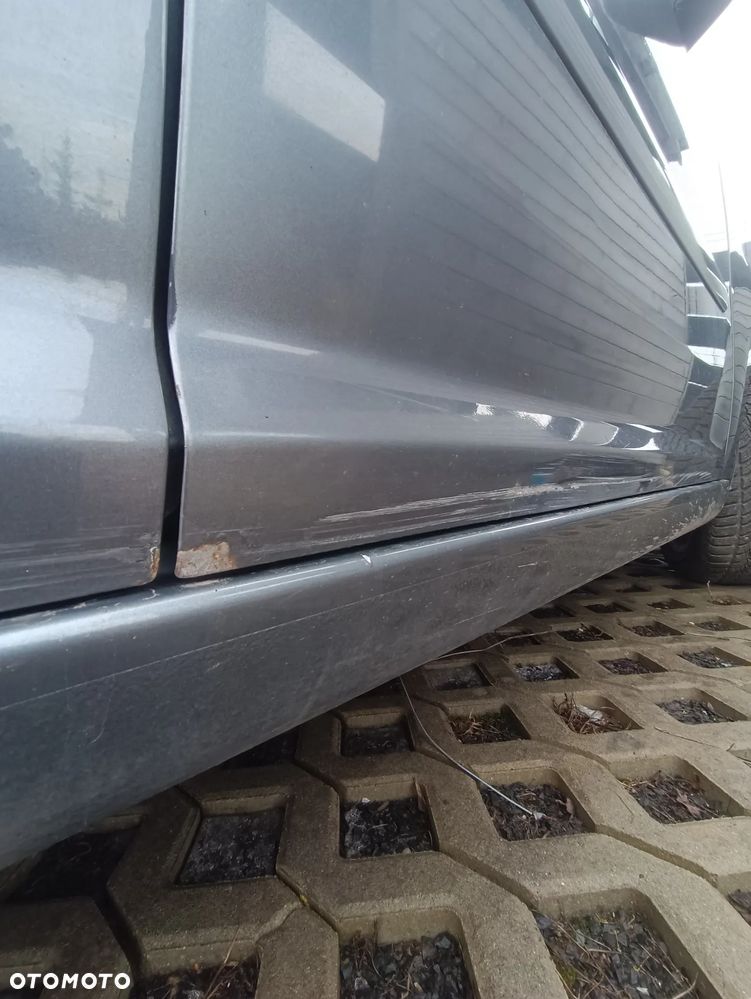 Volkswagen Touran 2.0 TDI DPF Comfortline - 14