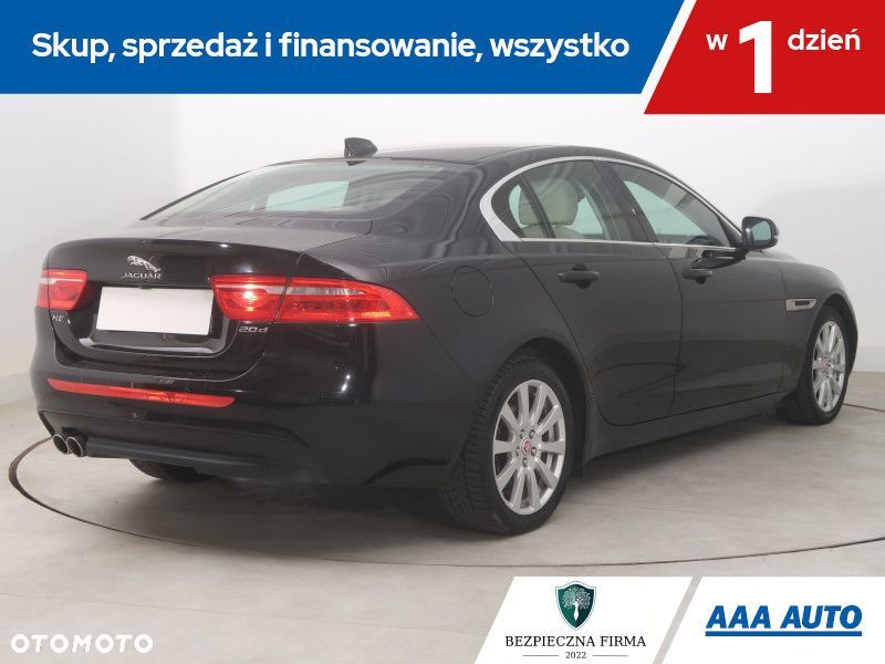 Jaguar XE - 7