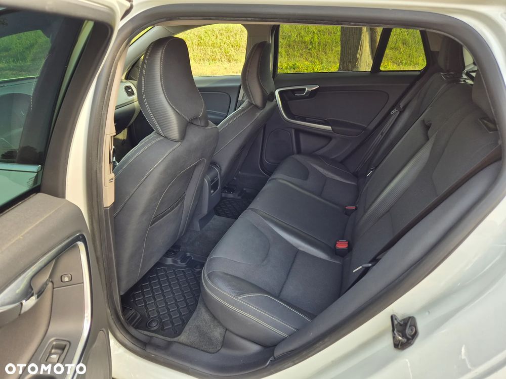 Volvo V60 D3 R-Design - 20
