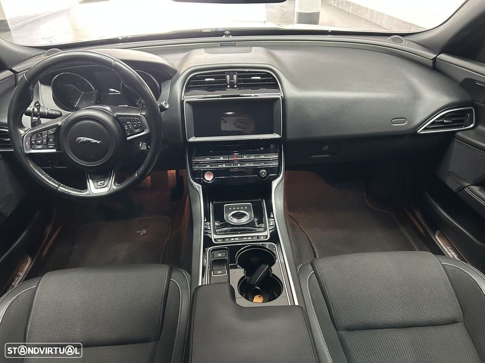 Jaguar XE 2.0 D R-Sport Aut. - 11