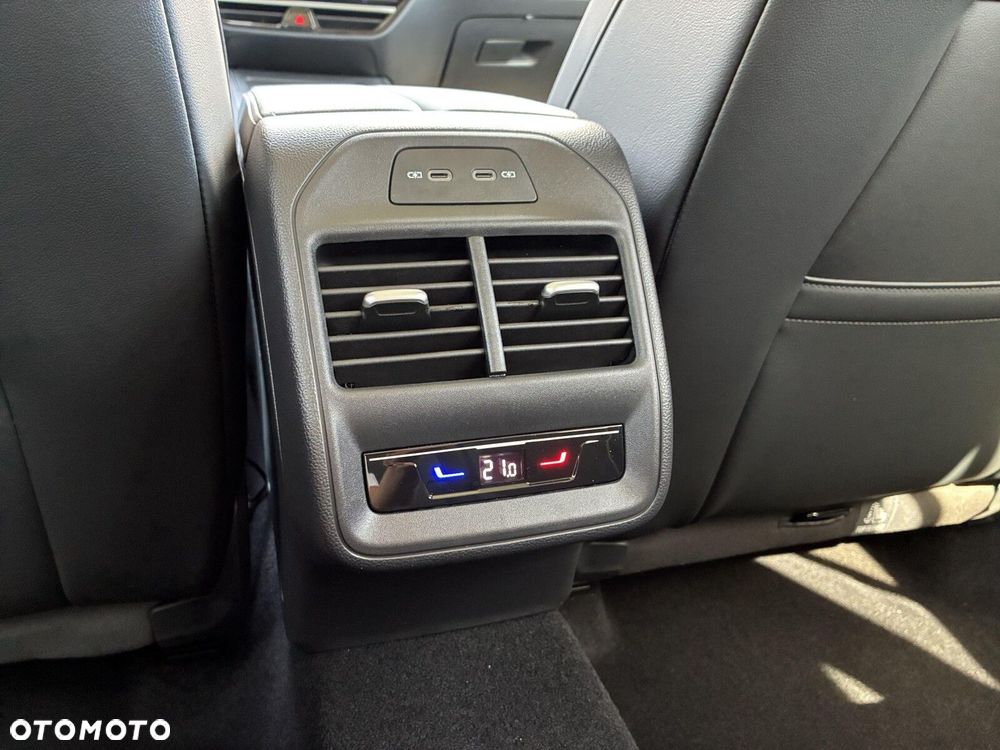 Volkswagen Passat - 28