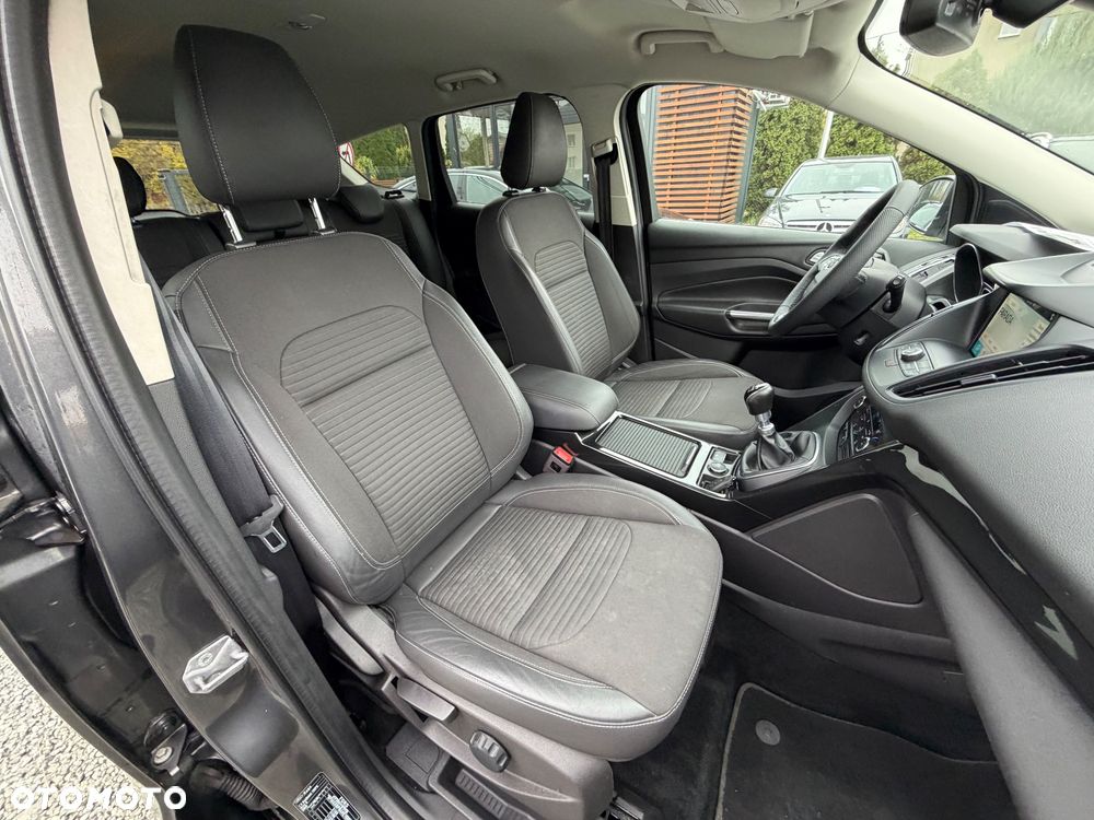 Ford Kuga 1.5 EcoBoost 2x4 Titanium - 38