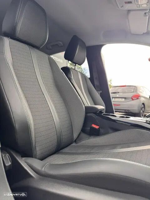 Peugeot e-208 - 11