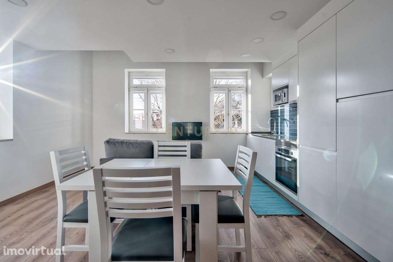 T1 como novo, com mezanino, mobilado, para arrendamento em S. Domingos - Grande imagem: 2/22