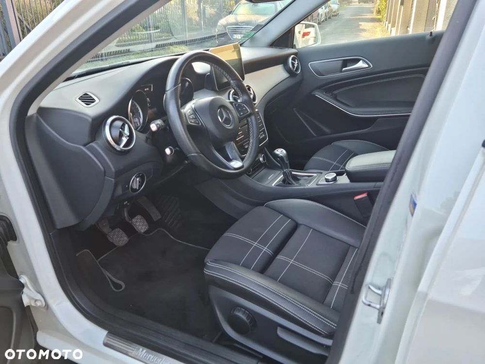 Mercedes-Benz GLA - 16