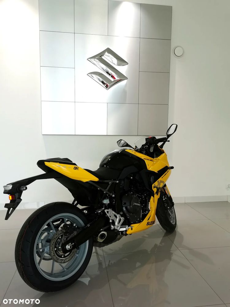 Suzuki GSX - 6