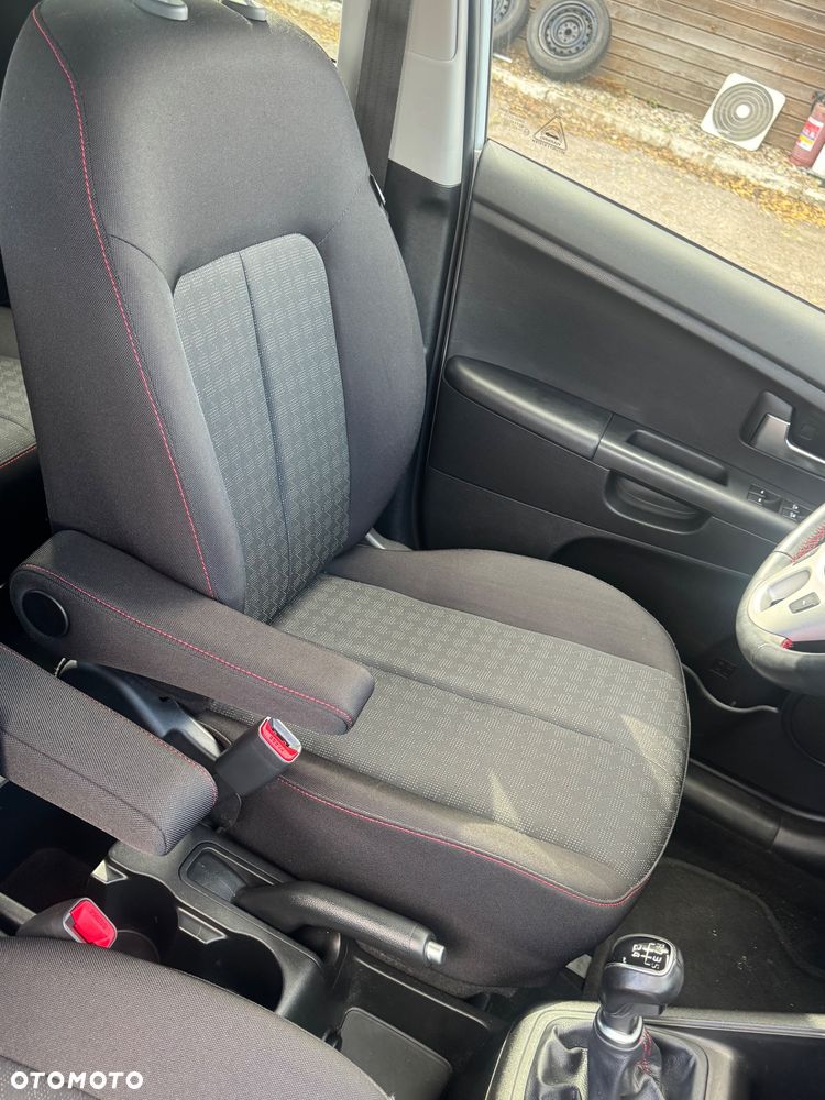 Kia Venga 1.4 CVVT Vision - 17