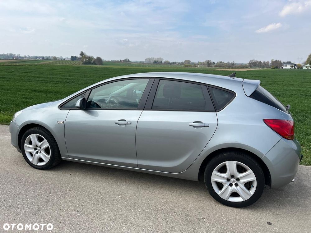 Opel Astra 1.4 T Cosmo - 14