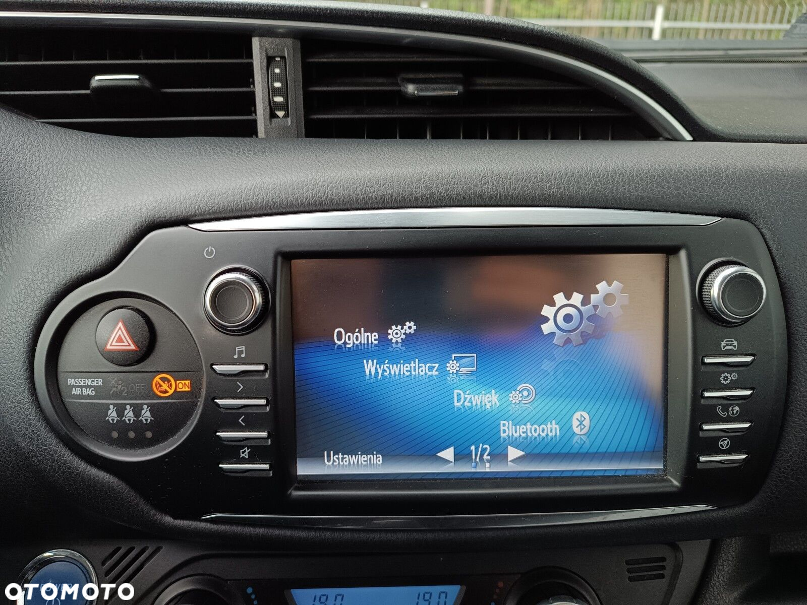 Toyota Yaris Hybrid 100 Active - 21
