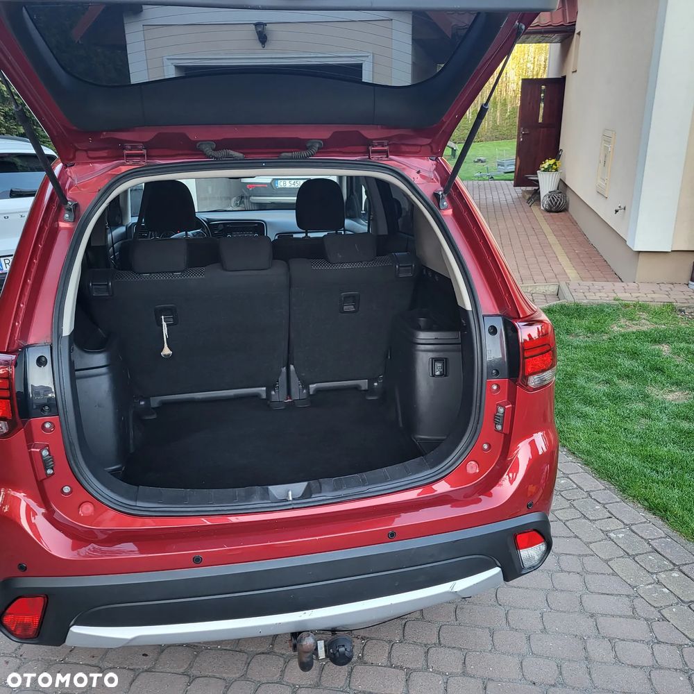 Mitsubishi Outlander - 12