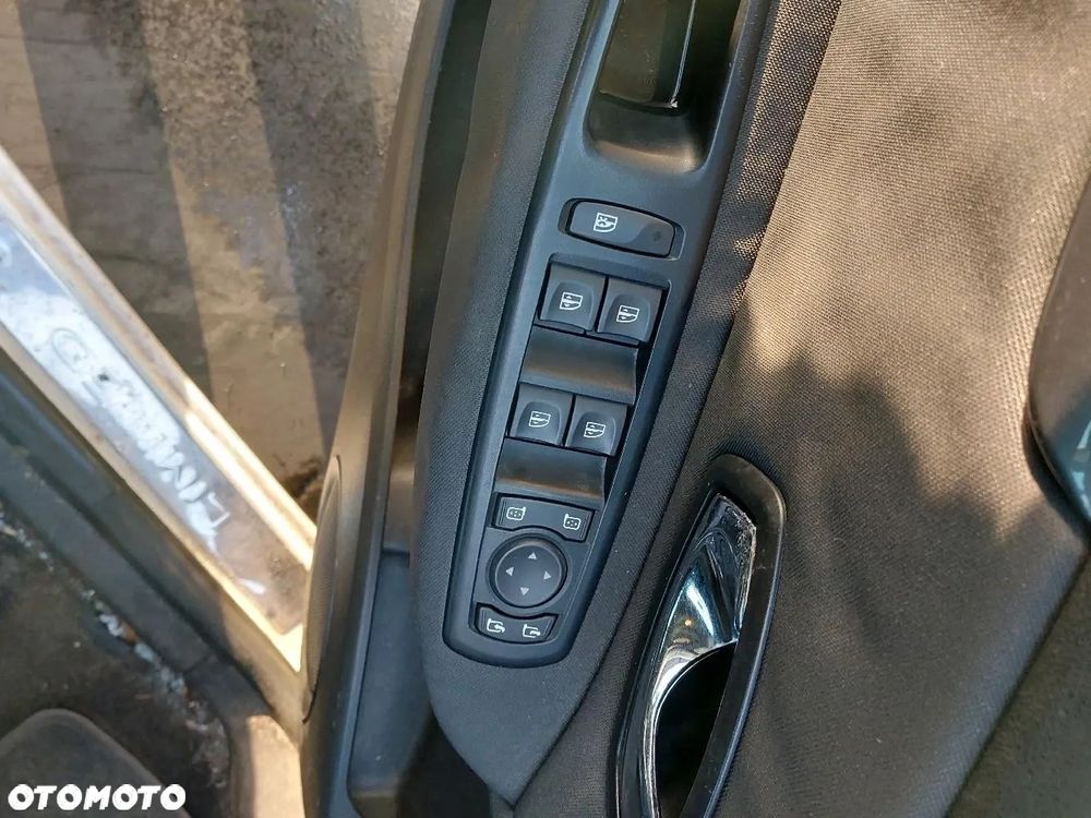 Renault Grand Scenic - 17