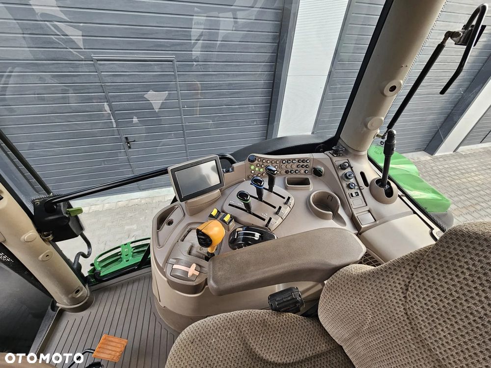 John Deere 6210R - 11