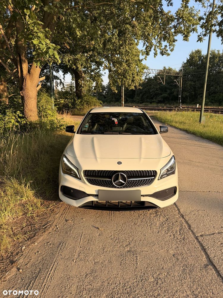 Mercedes-Benz CLA 220 4-Matic AMG Line - 9