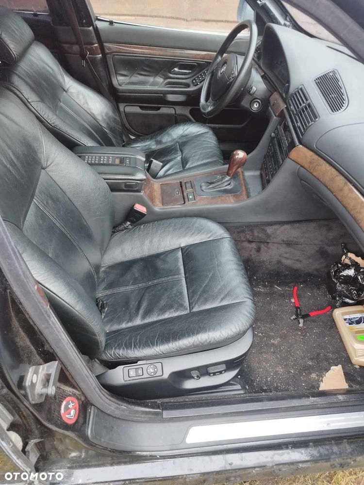 Wnętrze bmw e38 - 2