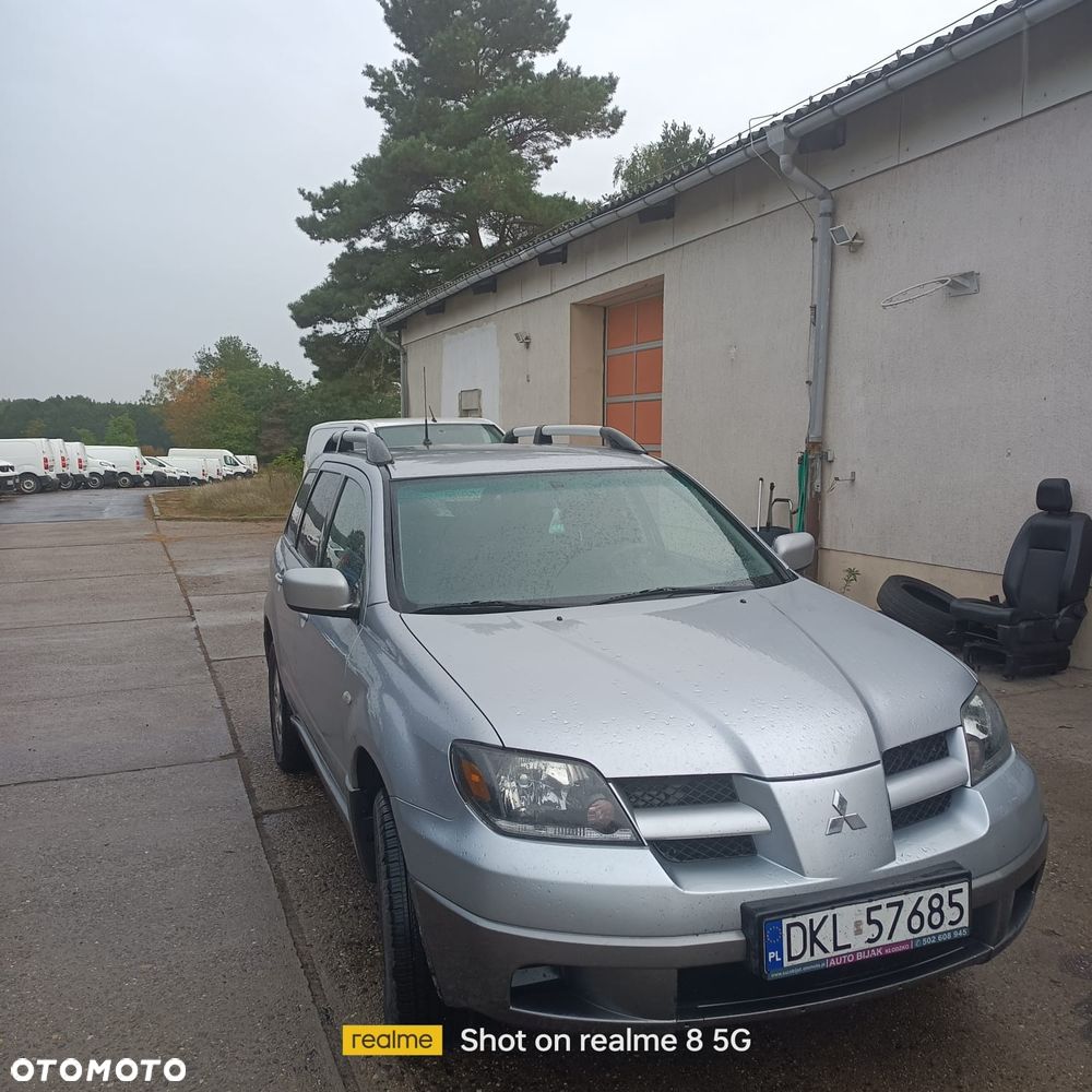 Mitsubishi Outlander - 1