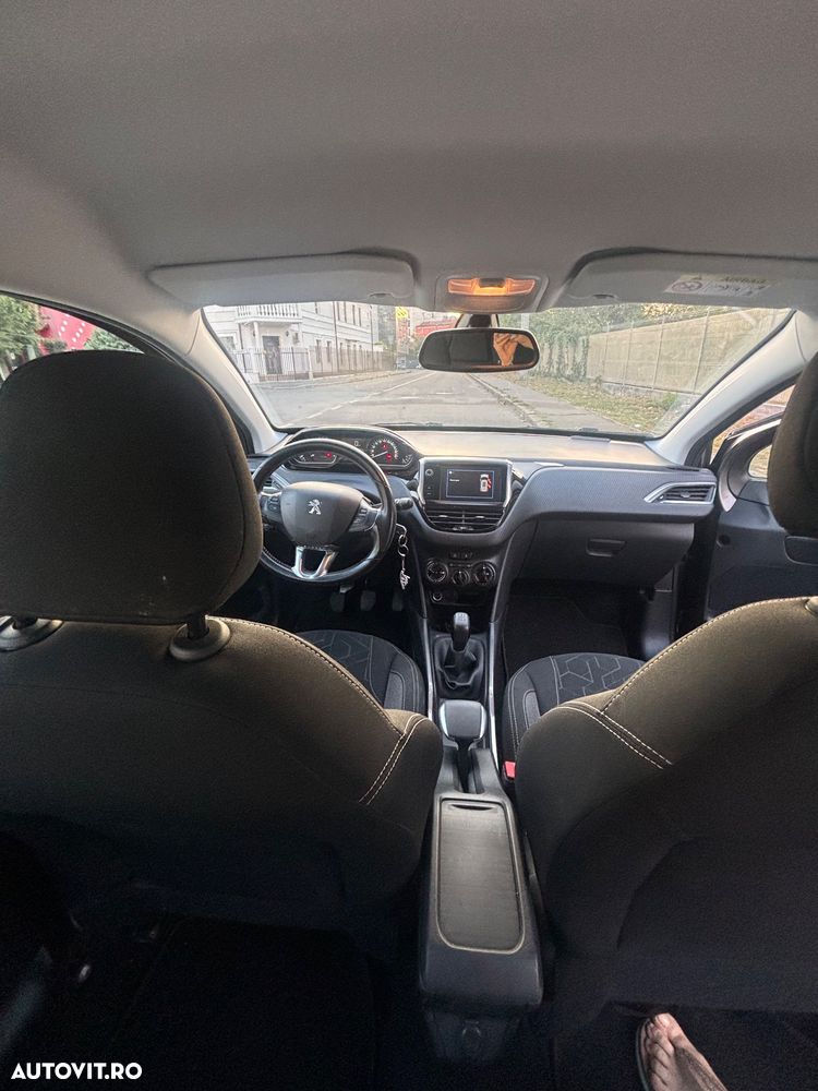 Peugeot 2008 1.2 L PureTech Active - 6