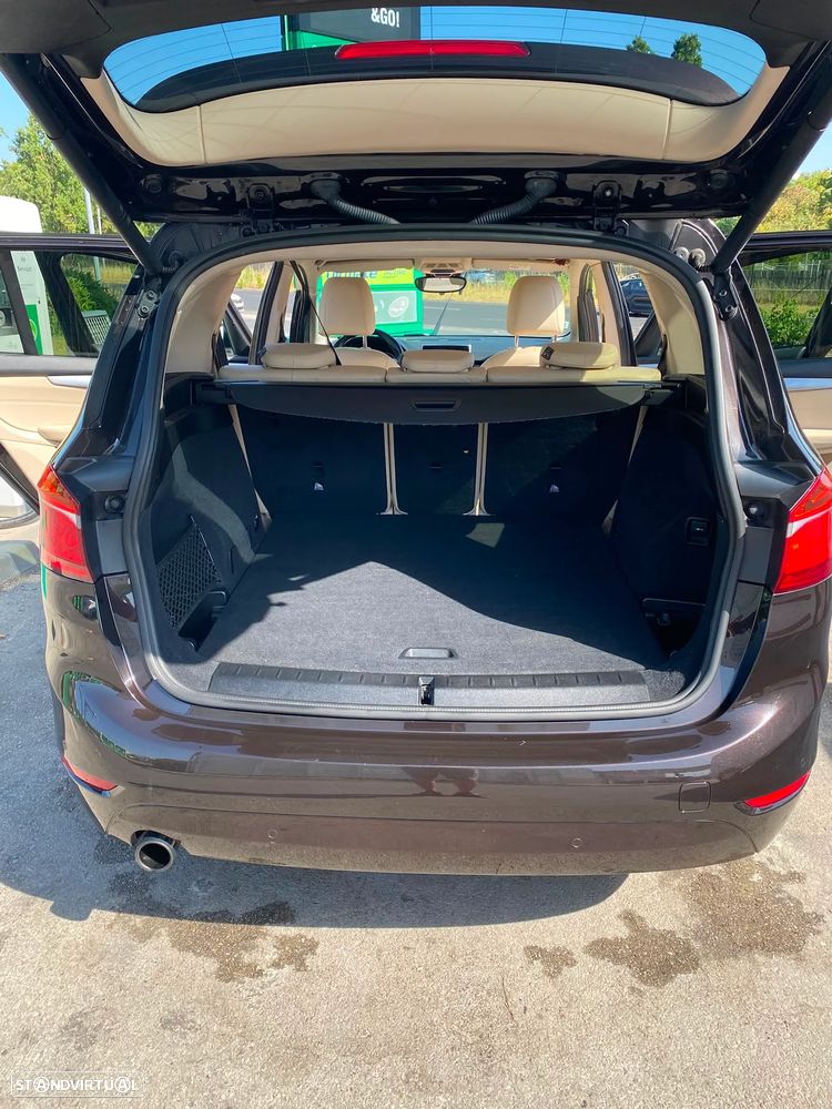 BMW 218 Active Tourer d Luxury Line - 16