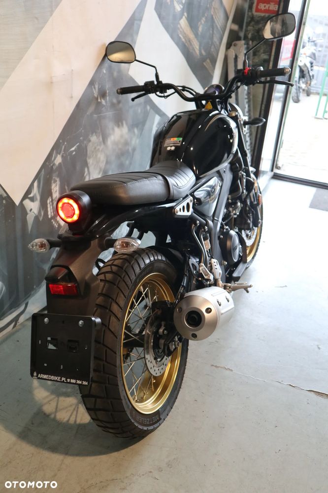 Yamaha XSR - 24