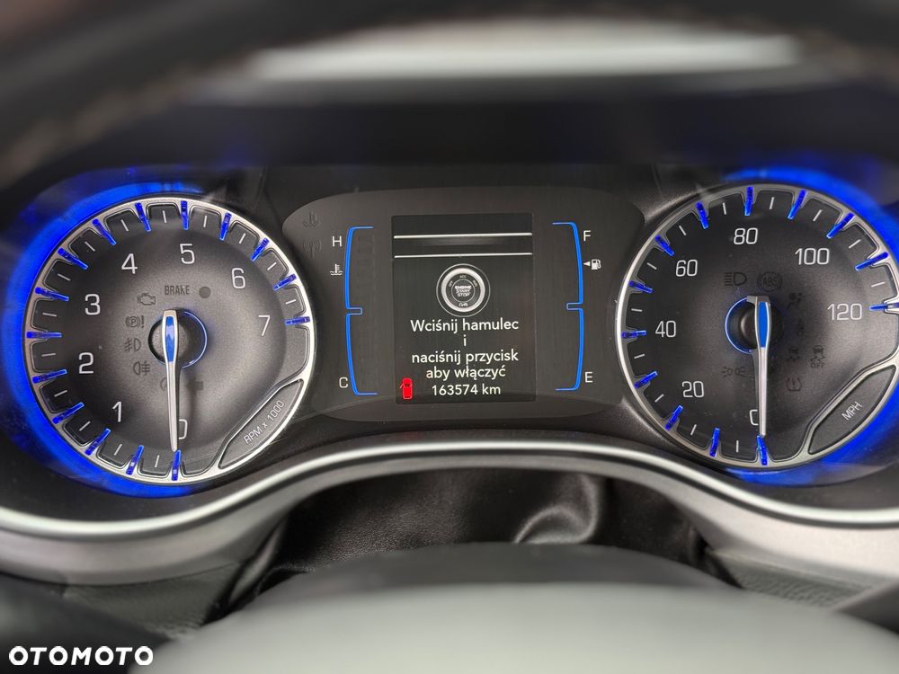Chrysler Pacifica - 10