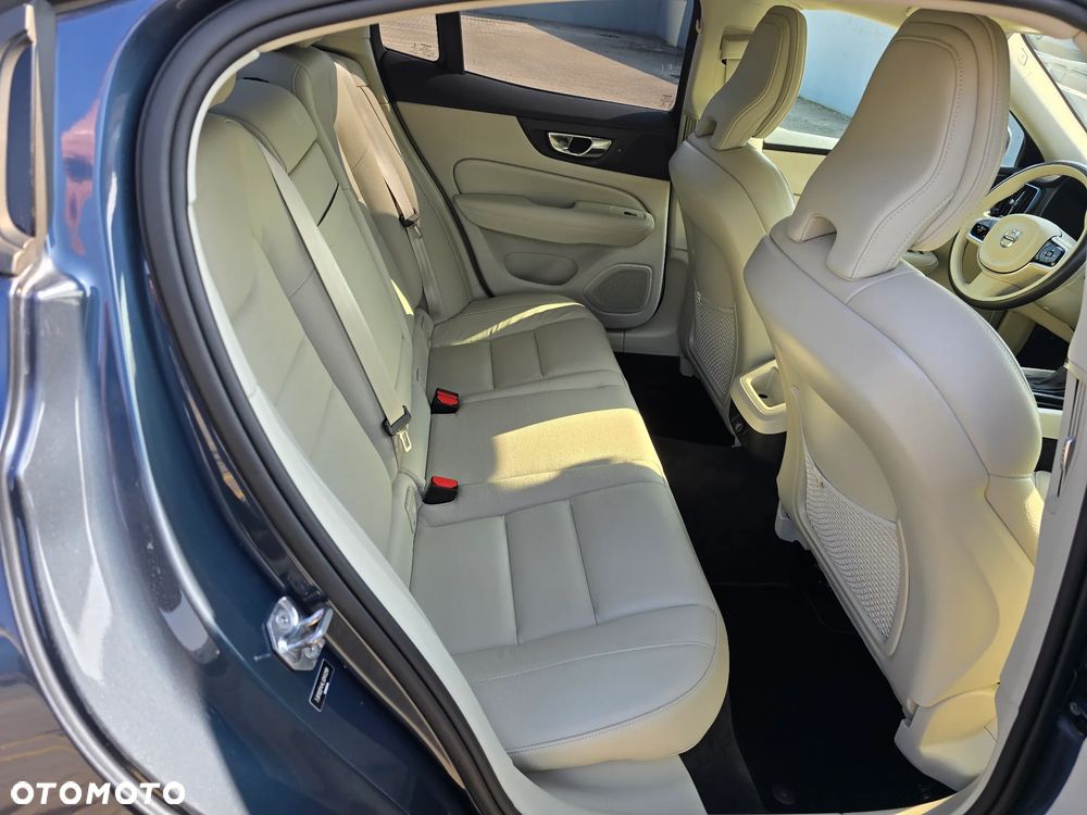 Volvo S60 T5 Momentum Pro - 21