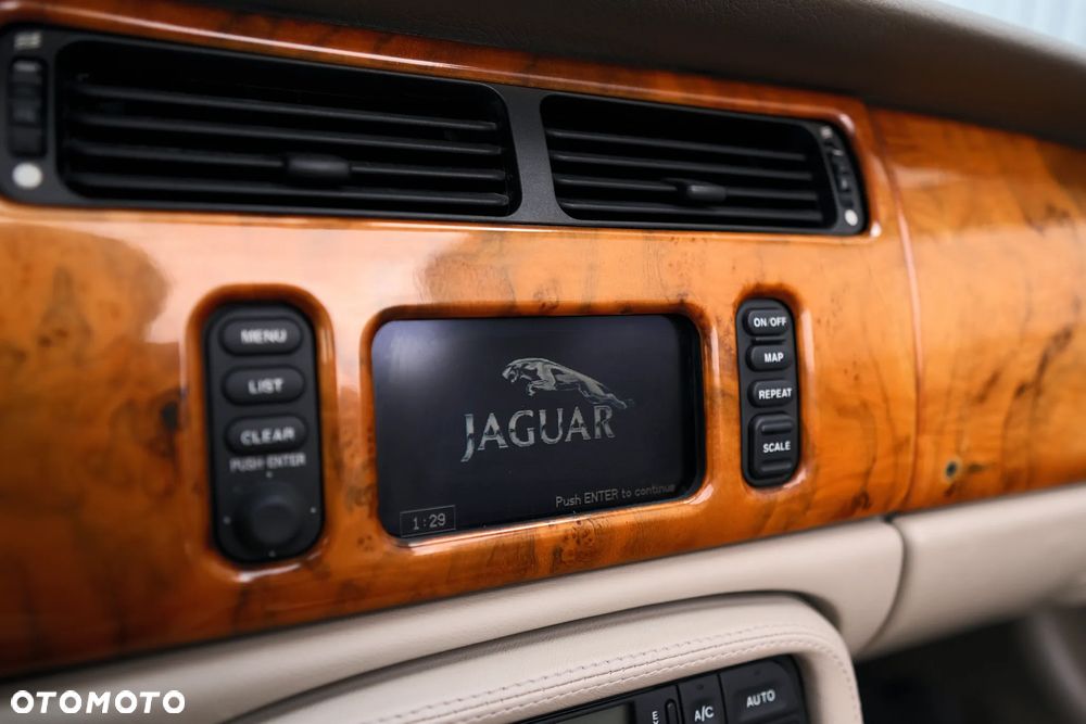 Jaguar XK8 - 6