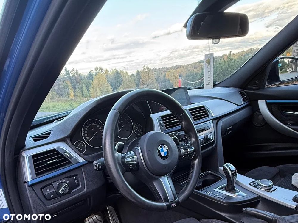BMW Seria 3 330i xDrive M Sport Shadow - 24
