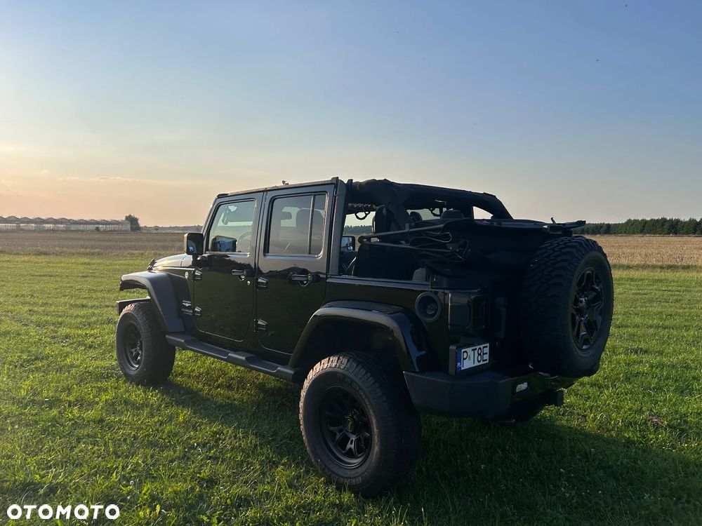 Jeep Wrangler 3.6 Unlim Sahara - 28