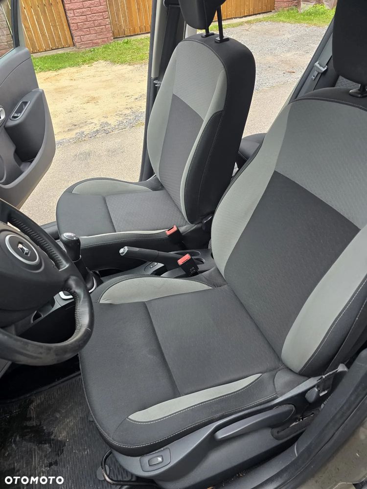 Renault Clio 1.2 16V 75 Expression - 12