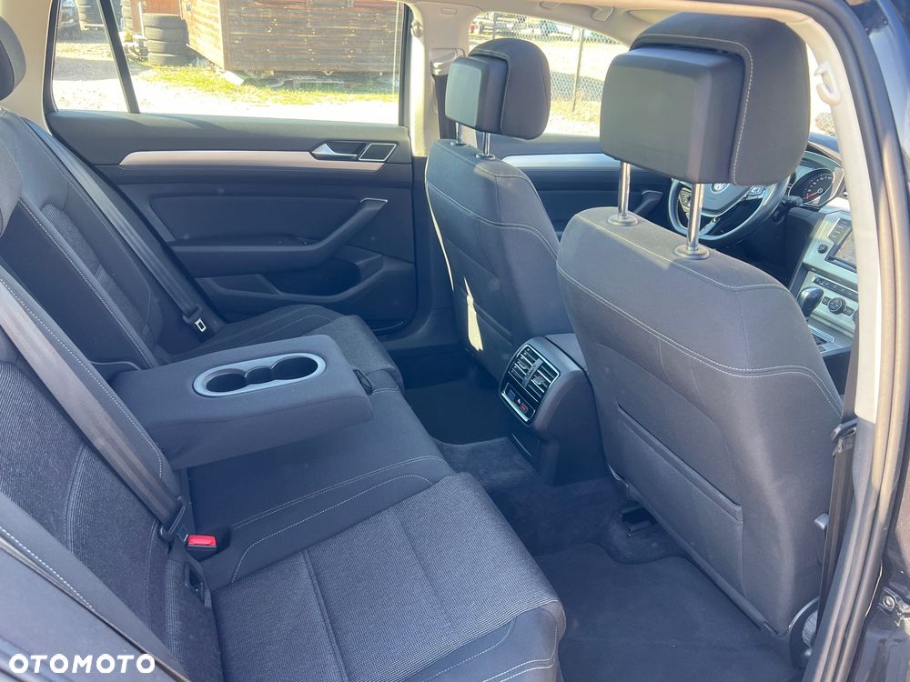 Volkswagen Passat - 12