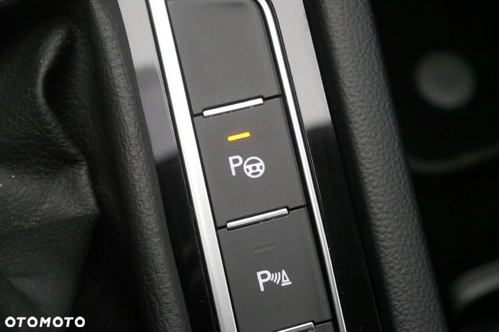 Volkswagen Passat Variant 2.0 TSI Elegance DSG - 25