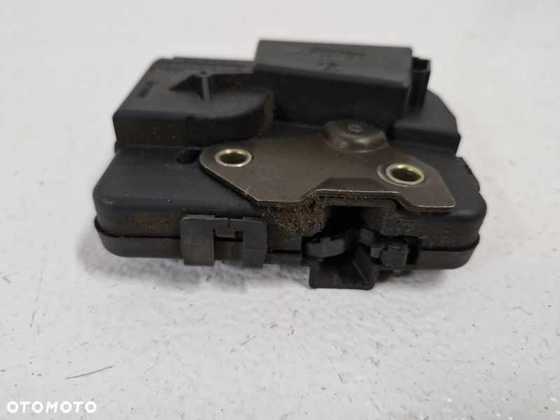 BMW E61 E91 ZAMEK KLAPY BAGAŻNIKA TYŁ TYLNY 8218849 - 2