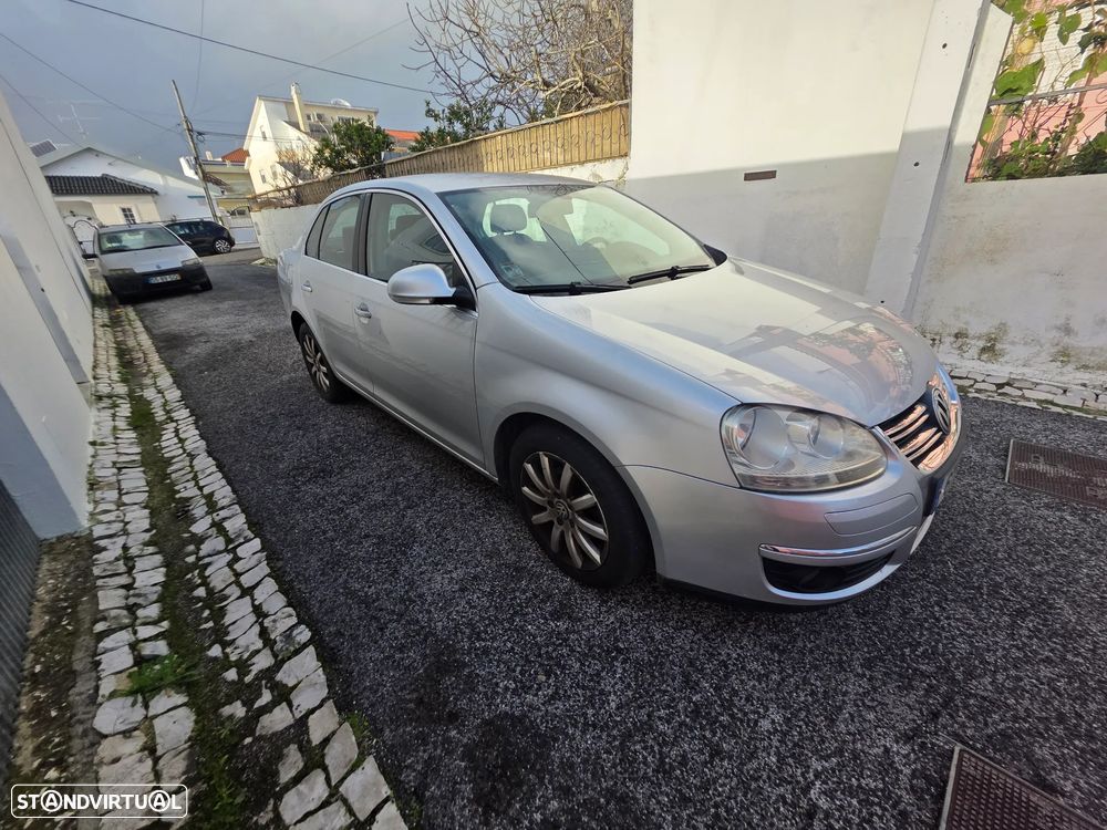VW Jetta 1.9 TDi Confortline - 10