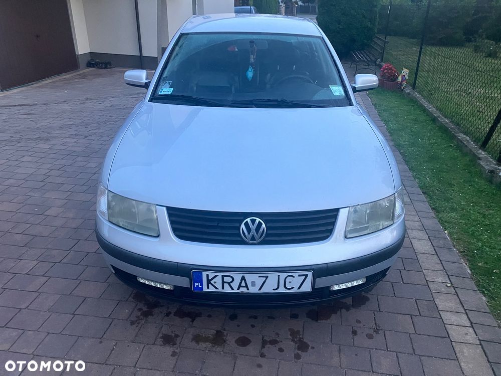 Volkswagen Passat - 1