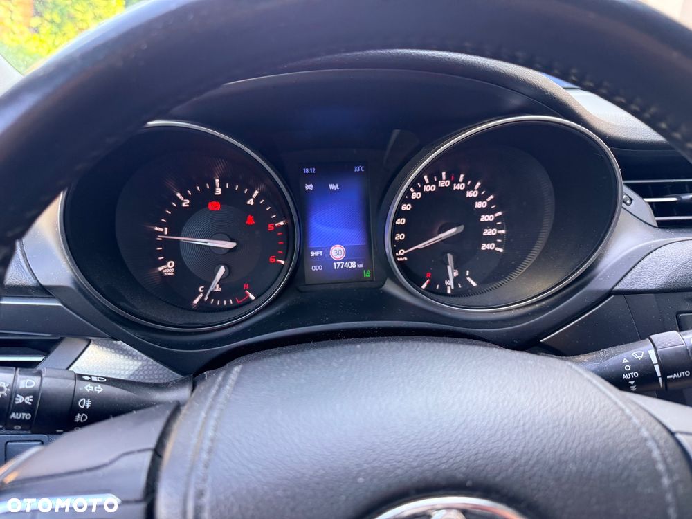 Toyota Avensis 2.0 D-4D Premium - 10