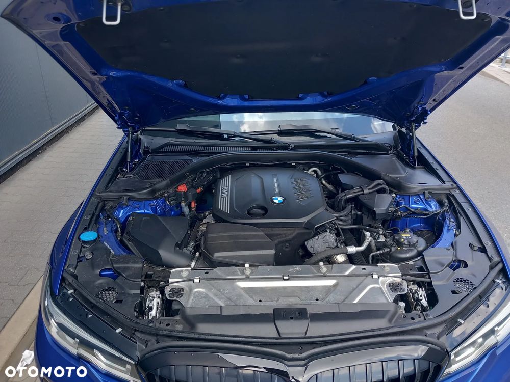 BMW Seria 3 318d M Sport Shadow - 16