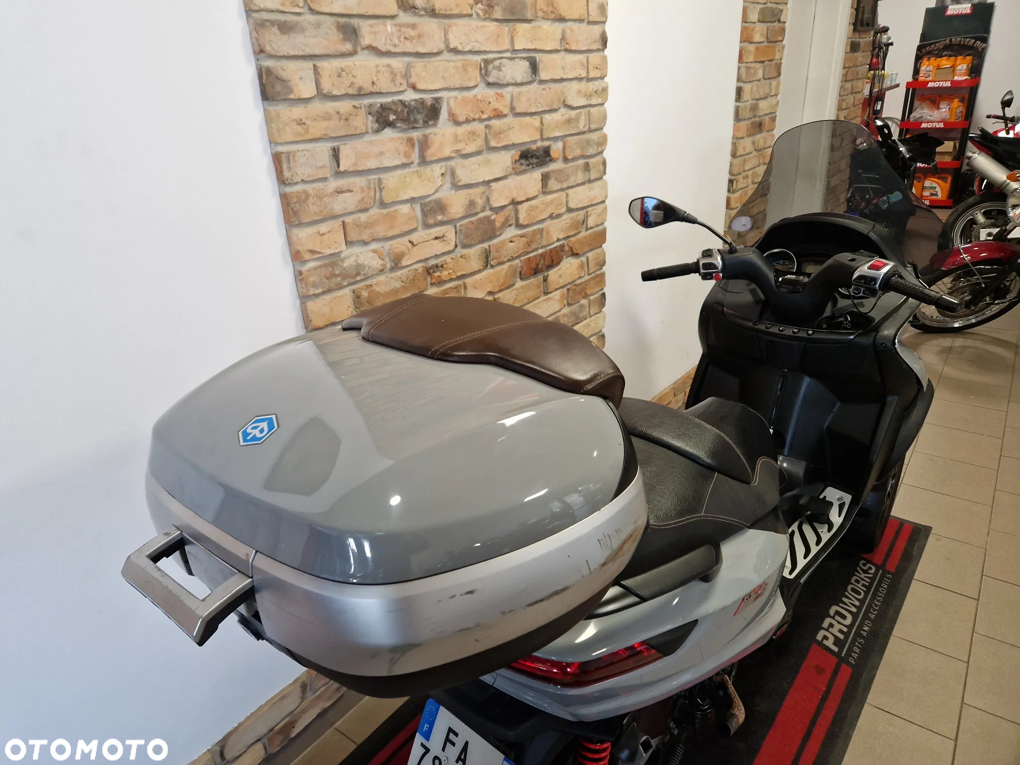 Piaggio MP-3 - 24
