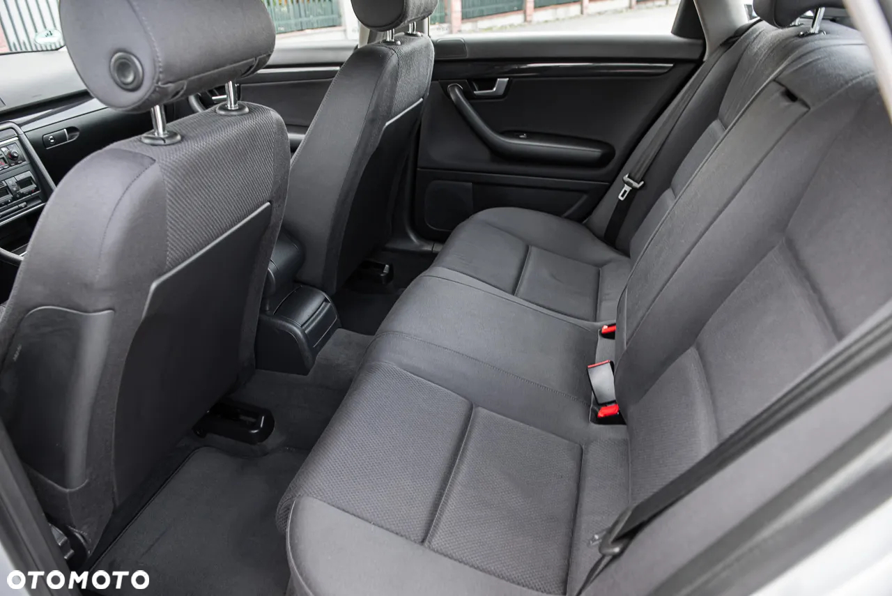 Audi A4 2.4 - 18