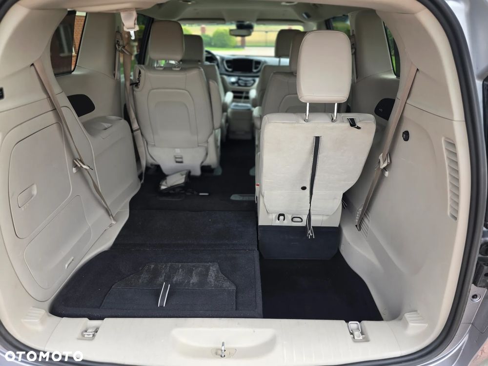 Chrysler Pacifica - 9