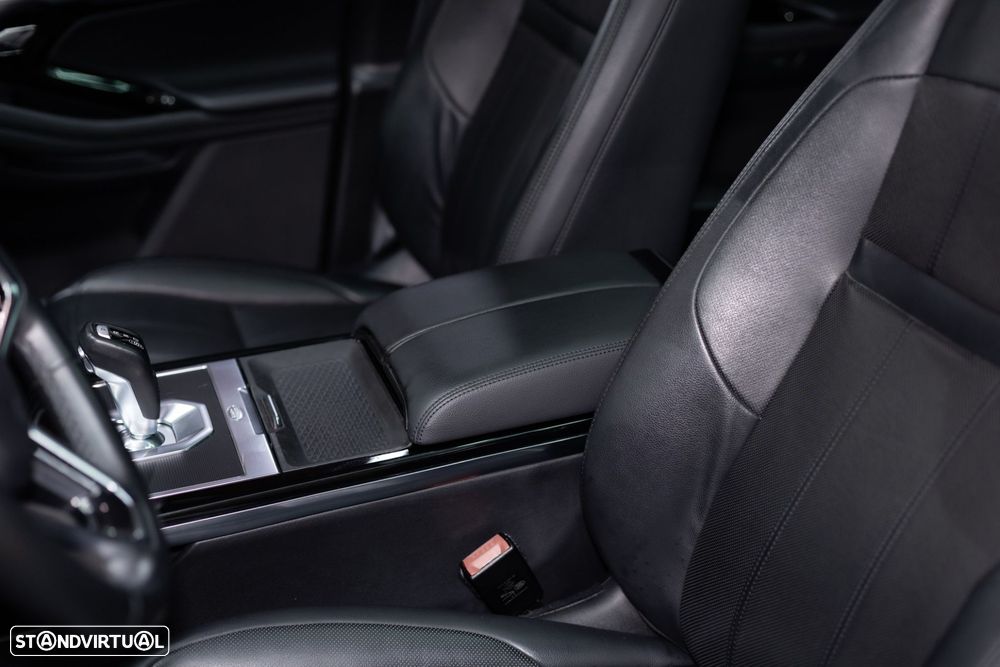 Land Rover Range Rover Evoque 1.5 P300e AWD Auto - 35