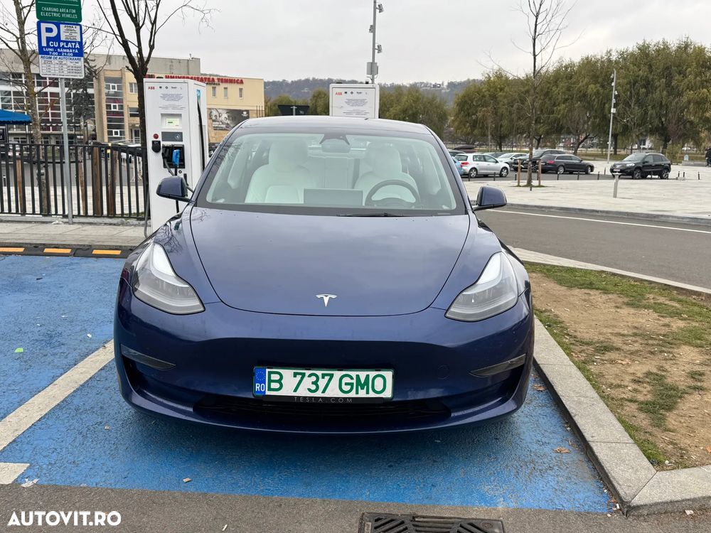 Tesla Model 3 - 1