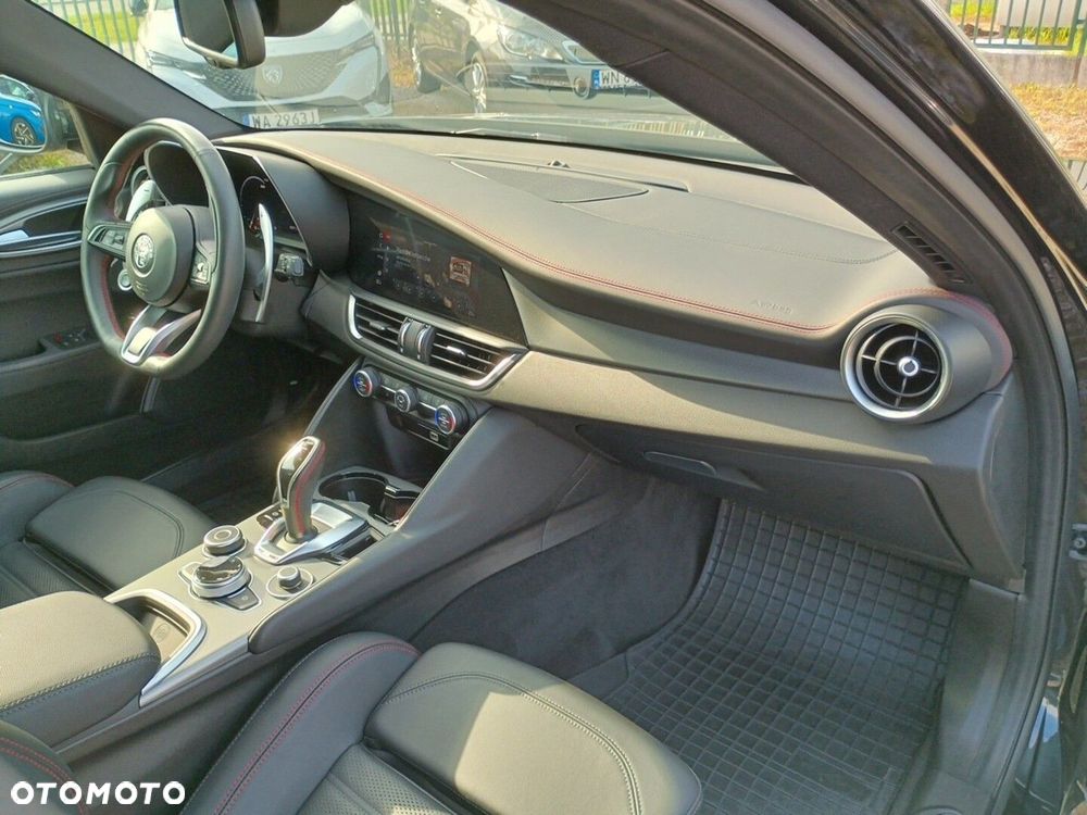 Alfa Romeo Giulia 2.0 Turbo Competizione Q4 - 16