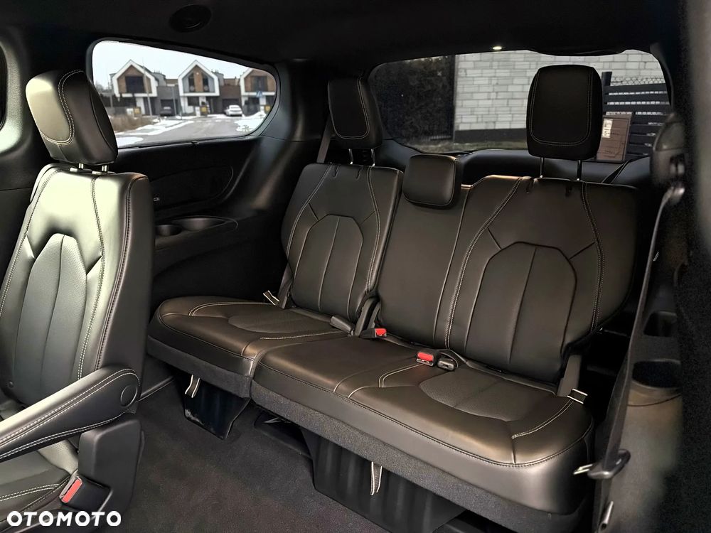 Chrysler Pacifica - 15