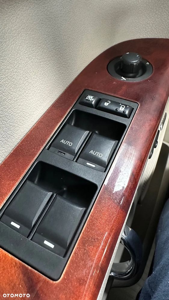 Jeep Commander 3.0 CRD Overland - 20