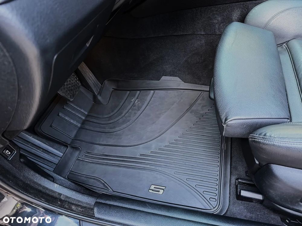 BMW Seria 5 520d xDrive - 26